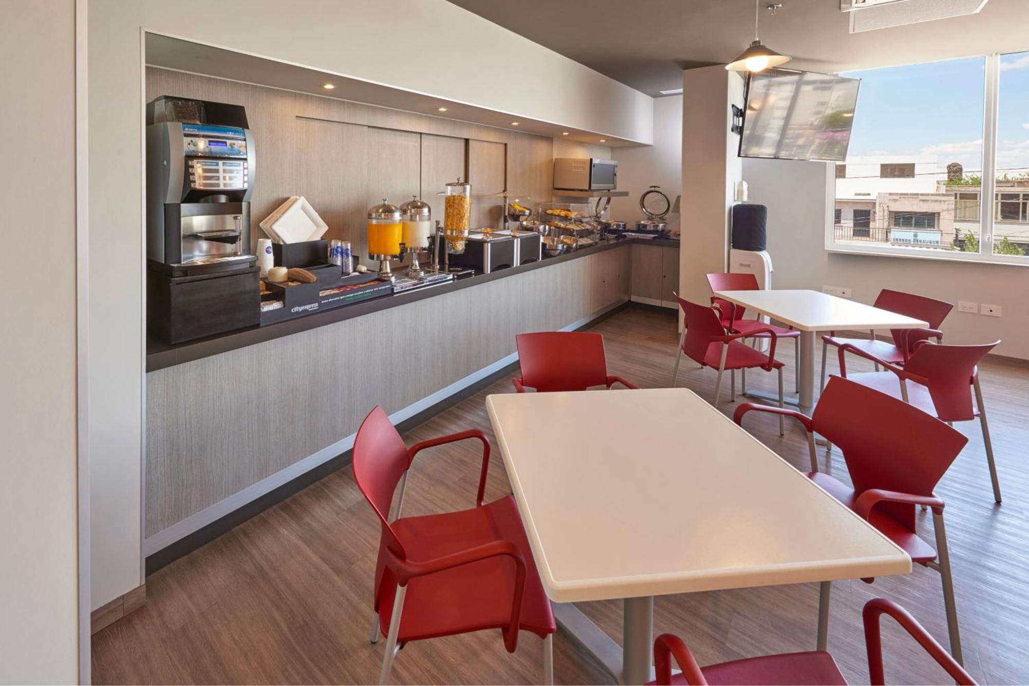 ซิตี้ เอ็กซ์เพรส จูเนียร์ ปูเอบลา ฟินซา Hotel ปวยบลา ภายนอก รูปภาพ