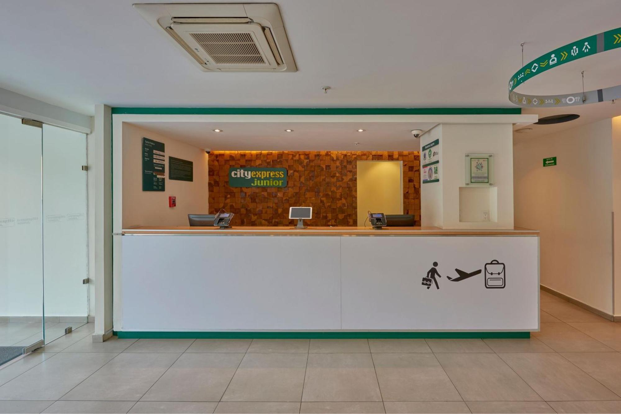 ซิตี้ เอ็กซ์เพรส จูเนียร์ ปูเอบลา ฟินซา Hotel ปวยบลา ภายนอก รูปภาพ